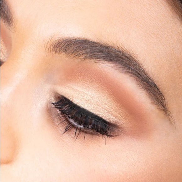 Lawless The Little One Talc-Free Eyeshadow Palette - Neutral Shades - Picture 8 of 10